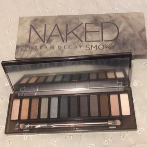 NIB urban decay naked smoky palette